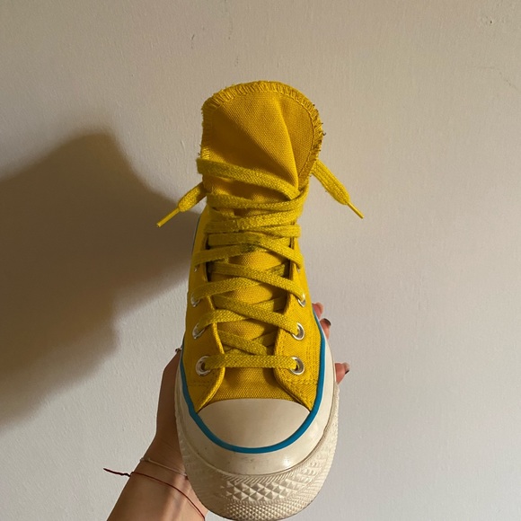 Wore twice converse in perfect condition, size 7,5 women, bought for 120$ - Picture 6 of 6